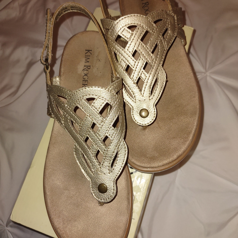 Kim Rogers Women's Gold Sandals. Size 7.5M